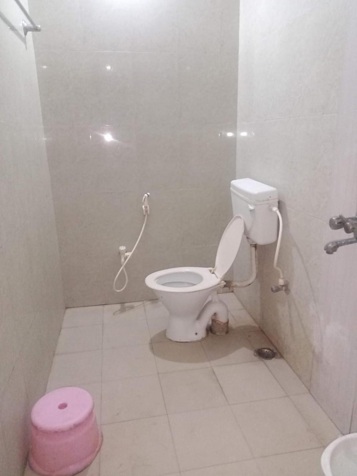 Hotel D2 Holiday Inn -Near Niladri Sea Beach - Puri - Official Verified Exterior foto