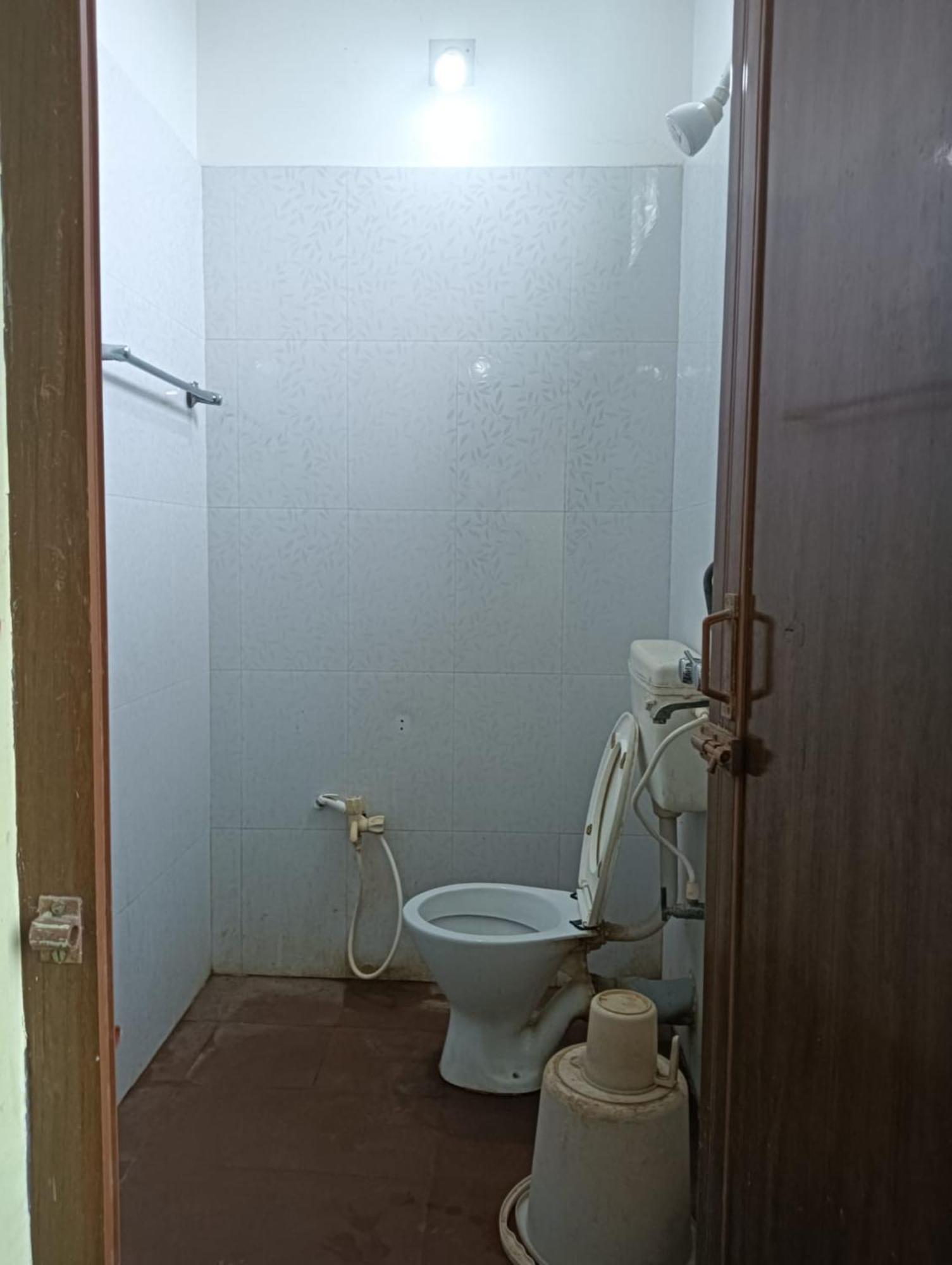 Hotel D2 Holiday Inn -Near Niladri Sea Beach - Puri - Official Verified Exterior foto
