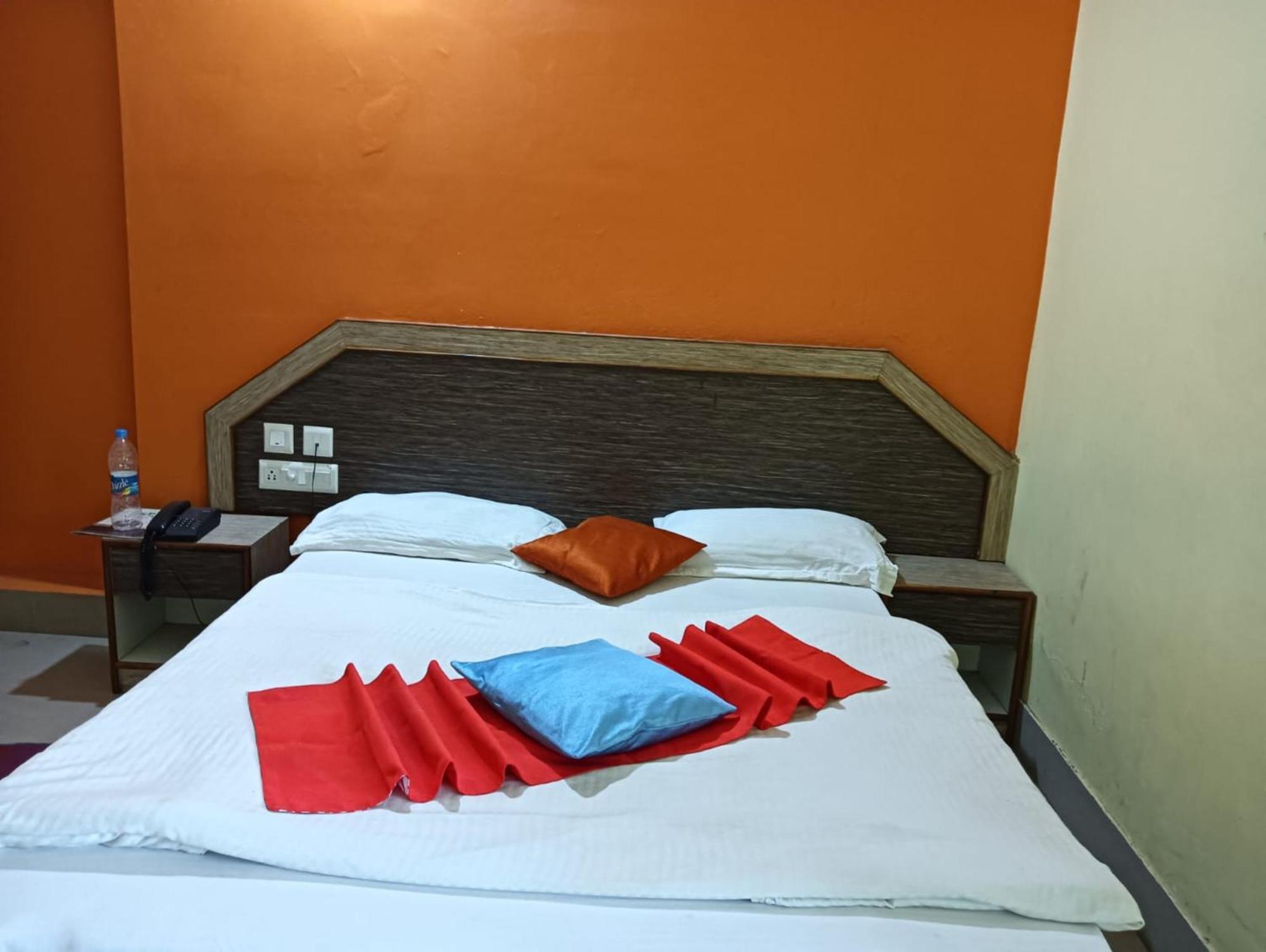 Hotel D2 Holiday Inn -Near Niladri Sea Beach - Puri - Official Verified Exterior foto